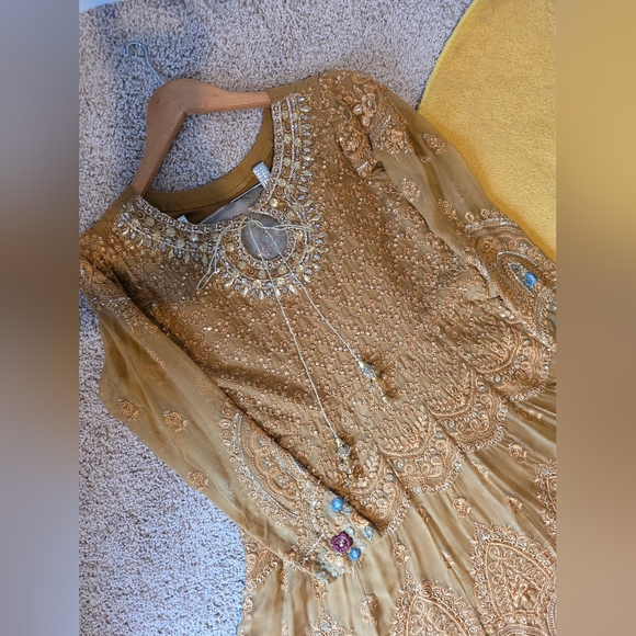 Authentic Official MARIA.B-MBROIDERED - Mustard Maxi Dress With Organza Duppata - Picture 13 of 14